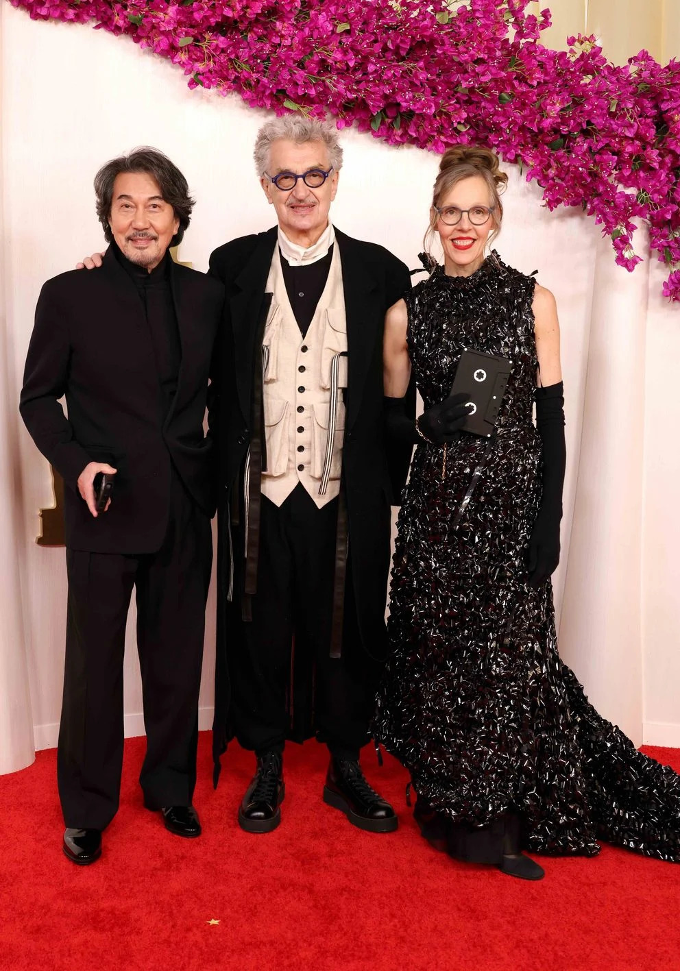 Donata Wenders trägt bei den Oscars ein Kleid aus Videobändern