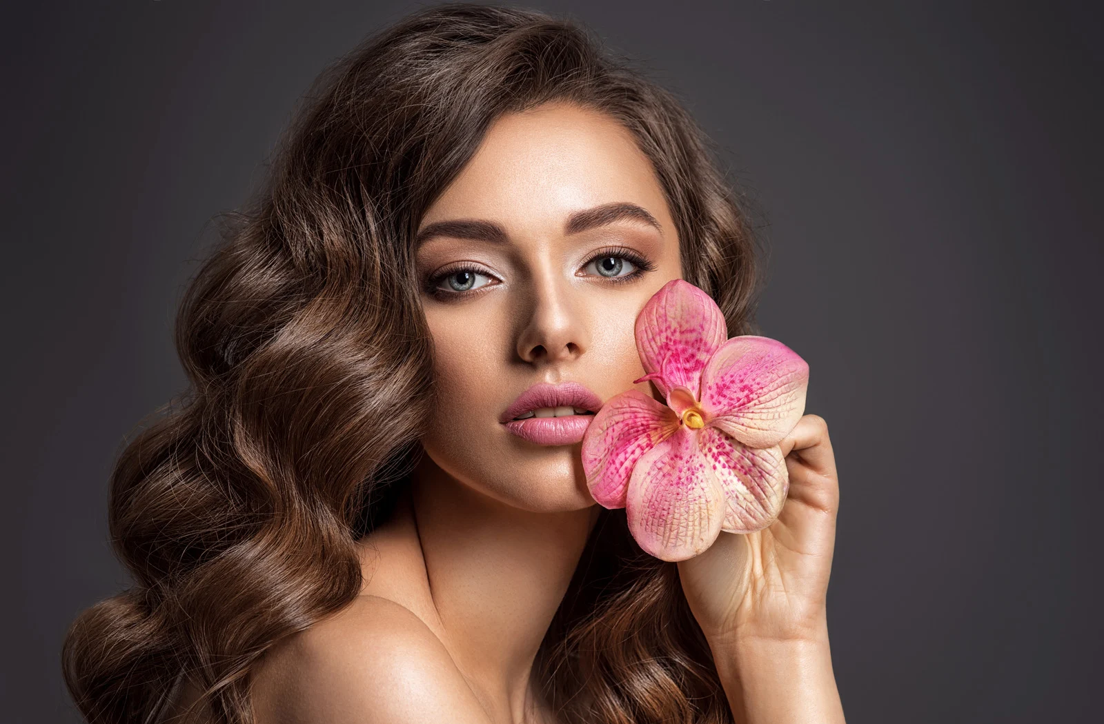 Sustainable beauty products for an extended summer glow