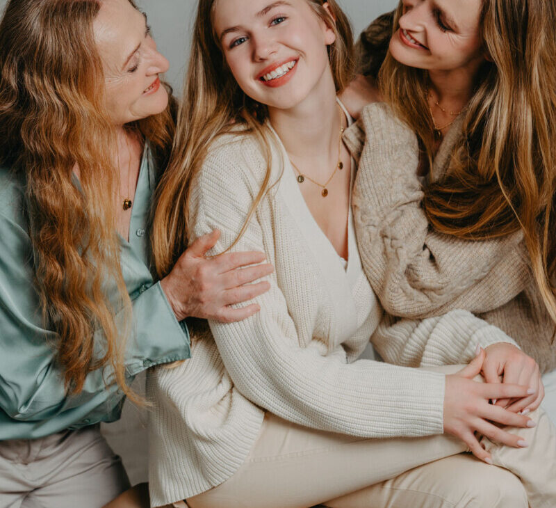 Family heirlooms: personalised solid-gold family necklaces for children, mothers and grandmothers