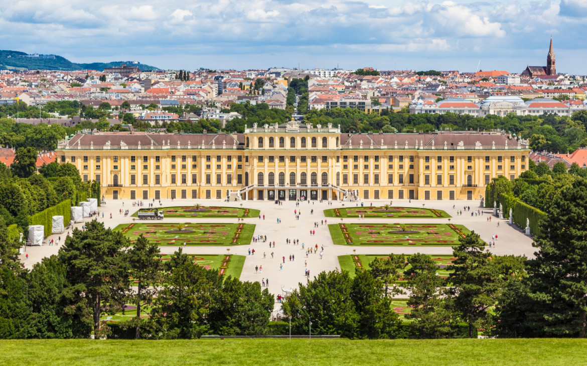 Schönbrunn Palace © jakergb. / Canva